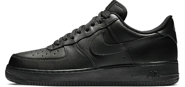 Nike Air Force1 Blackは身長を自然に盛れる足長効果あり